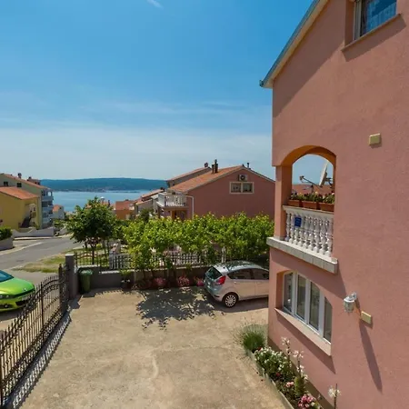One-bedroom Near Sea 15 Appartamento *