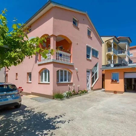 Appartamento One-bedroom Near Sea 15