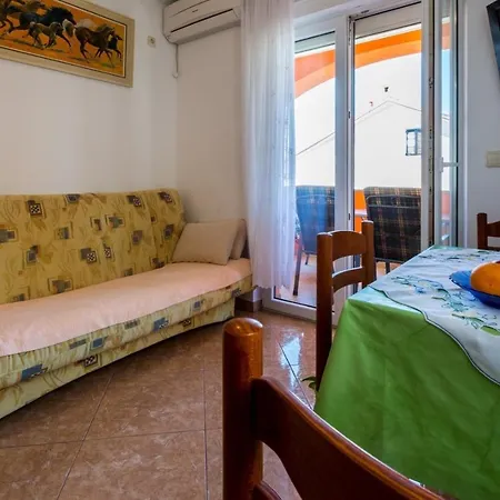 Appartamento One-bedroom Near Sea 15 *