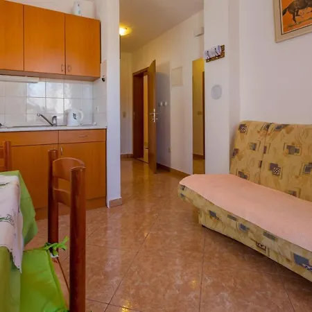 One-bedroom Near Sea 15 *